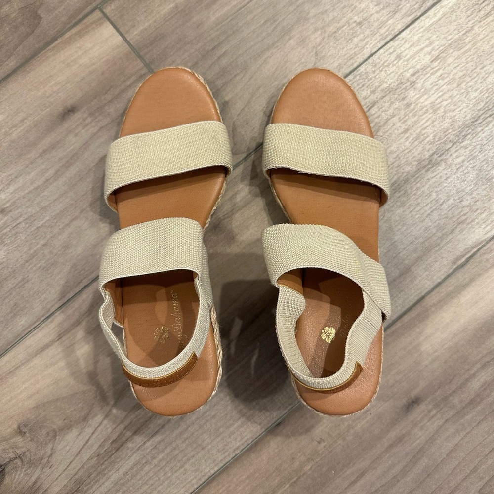 Tommy Bahama Sakura Wedge Sandals size 8.5